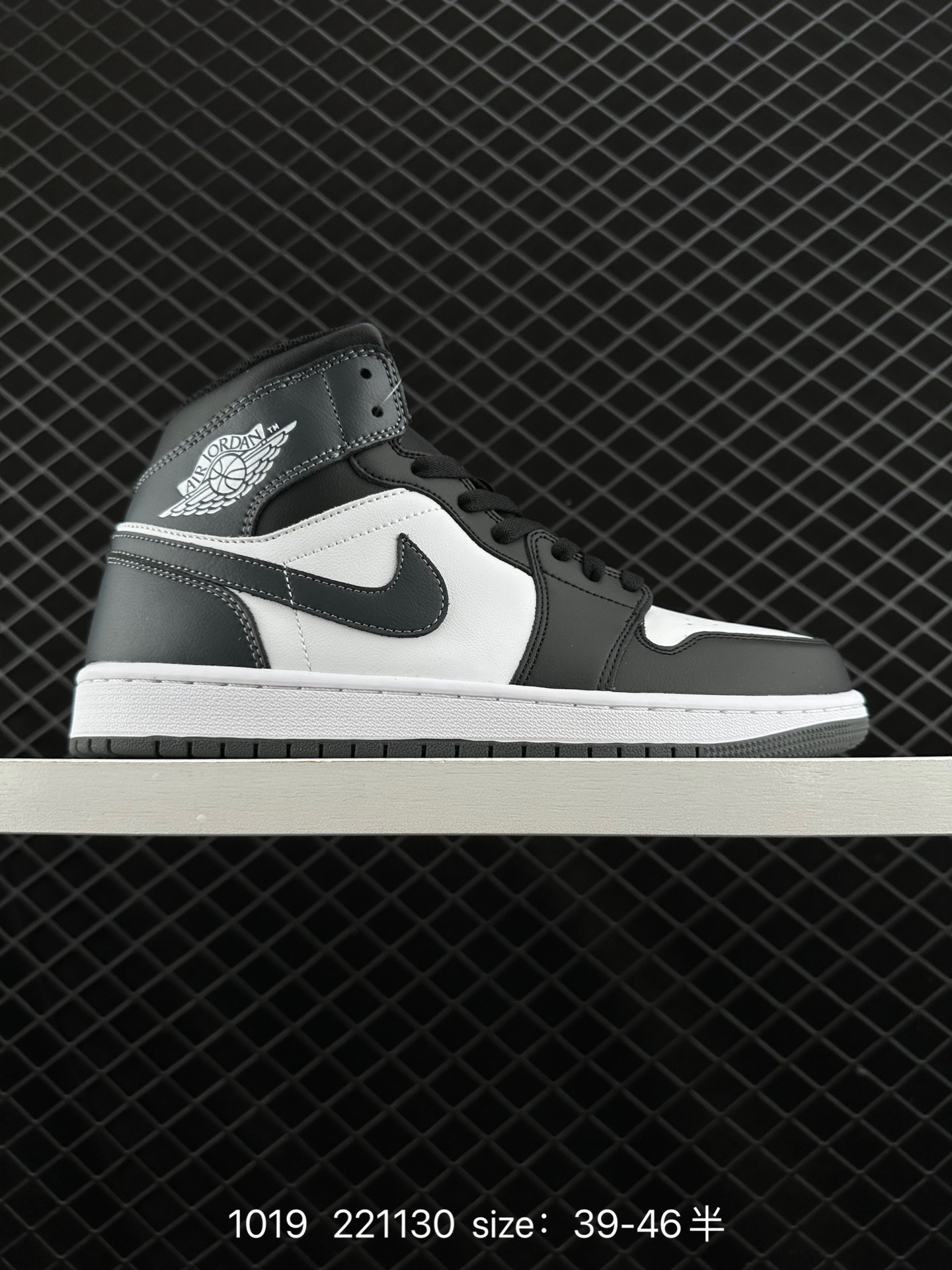NIKE Air Jordan 1 Retro Mid”Reverse Black Toe“